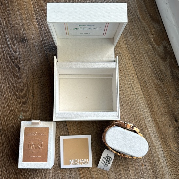 Michael Kors - Limited Edition Pride Watch - Picture 4 of 4